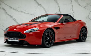 Aston Martin V12 Vantage S Roadster 2