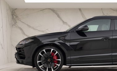Lamborghini Urus V8 30