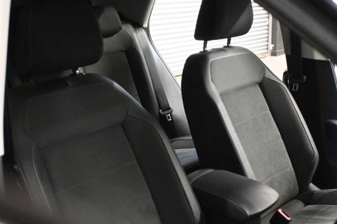 Volkswagen T-Roc 1.5 T-Roc Style TSI Semi-Auto 5dr 46
