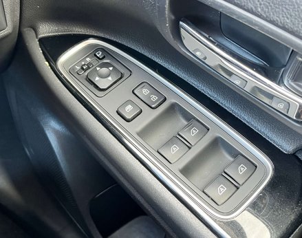 Mitsubishi Outlander 2.4 Outlander Design PHEV CVT 4WD 5dr 69