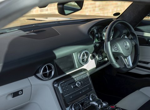 Mercedes-Benz SLS AMG 17
