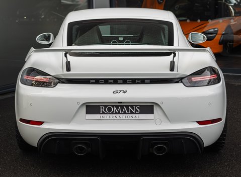 Porsche Cayman GT4 (718) 5