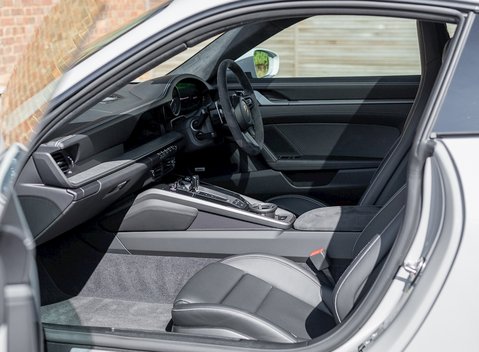 Porsche 911 (992) Carrera 4S 14
