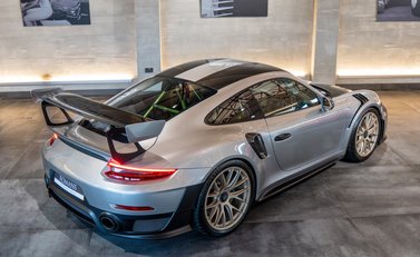 Porsche 911 GT2 RS (991.2) 3