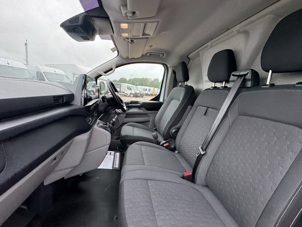 Ford Transit Custom SWB L1H1 Low Roof Limited 280 Air Con Alloys Sensors EURO 6 13