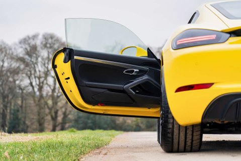 Porsche 718 Cayman GTS 7