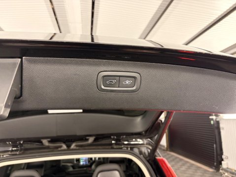 Volvo XC90 2.0h T8 Recharge 18.8kWh Ultimate Bright Auto 4WD Euro 6 (s/s) 5dr 37
