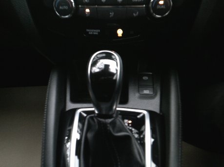 Nissan Qashqai DIG-T ACENTA PREMIUM DCT ONLY 28,000 MILES FROM NEW 13