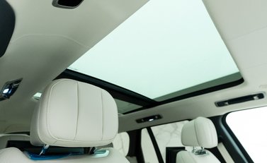 Land Rover Range Rover P510e First Edition 11