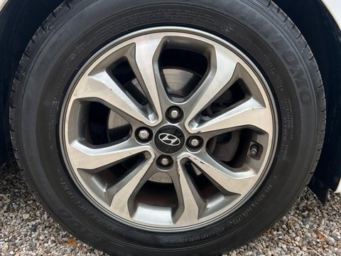 Hyundai i20 1.2 SE Launch Edition Euro 6 (s/s) 5dr 29
