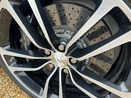 Aston Martin DBS V12 VOLANTE CARBON BLACK EDITION 47