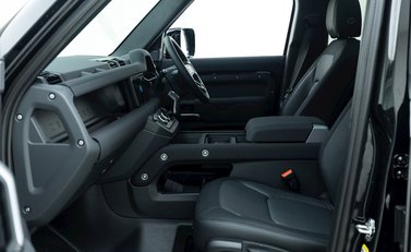 Land Rover Defender 110 X-Dynamic S D300 MHEV 14