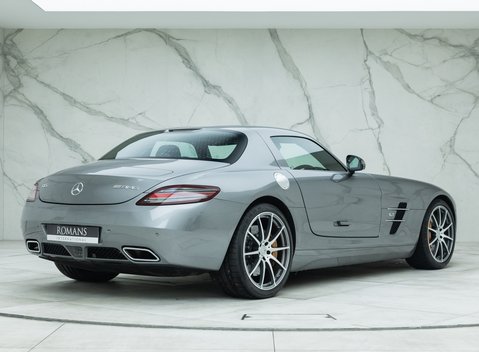 Mercedes-Benz SLS AMG 5