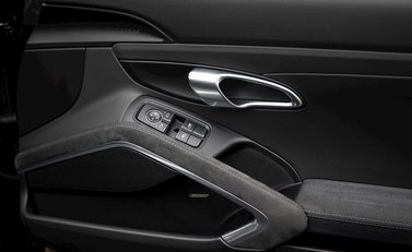 Porsche 911 Targa 4 GTS (991.2) 22