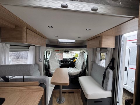 Pilote P740FGJ Evidence 2026 MODEL SHOW VAN 16