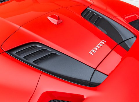 Ferrari F8 Spider 34