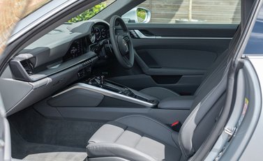 Porsche 911 Carrera S (992) 15