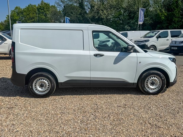 Ford Transit Courier SWB L1H1 [SOLD MM] Low Roof Leader Sensors EURO 6 NO VAT 5