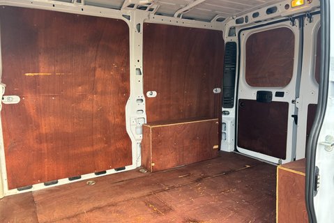 Peugeot Boxer 333 L1 H1 120 ps BlueHdi Professional - Sat Nav & Air Con 9