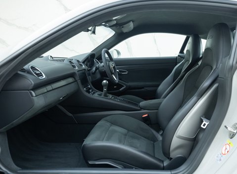 Porsche 718 Cayman GTS 4.0 13