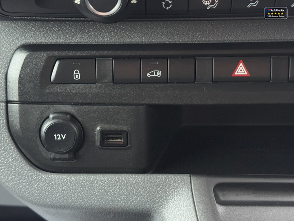 2022 Vauxhall VivaroAUTO LWB L2H1 Low Roof 3100 Dynamic Air Con Sensors Tow Bar EURO 6 — thumbnail 32 of 49