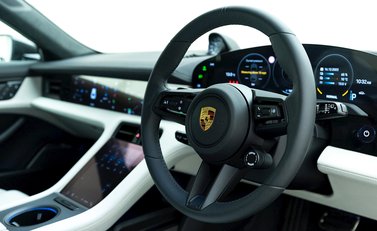 Porsche Taycan Turbo S Cross Turismo 9