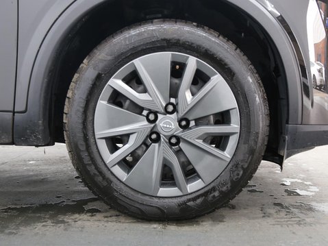 Nissan Qashqai 1.3 DIG-T MHEV Visia Euro 6 (s/s) 5dr 26