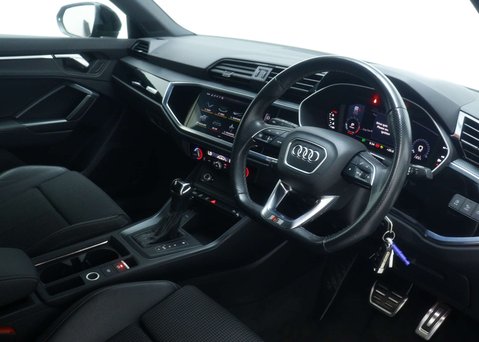 Audi Q3 1.5 TFSI CoD 35 Black Edition SUV 5dr Petrol S Tronic Euro 6 (s/s) (150 ps) 42