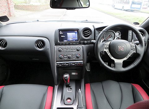 Nissan GT-R Premium Edition 10