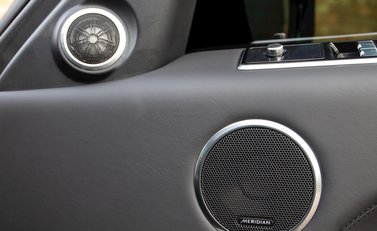 Land Rover Range Rover Sport 5.0 SVR Urban 23