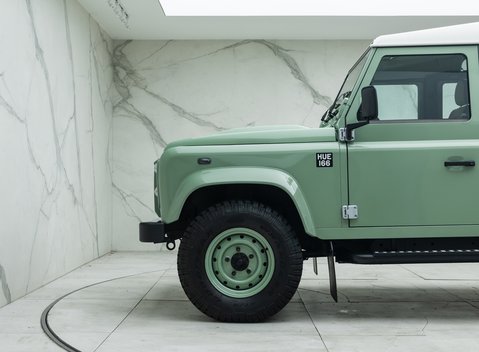 Land Rover Defender 110 HERITAGE 38