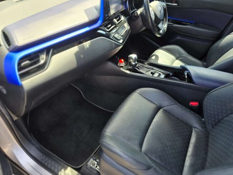 Toyota C-HR 1.8 VVT-h Dynamic SUV 5dr Petrol Hybrid CVT Euro 6 (s/s) (122 ps) 31