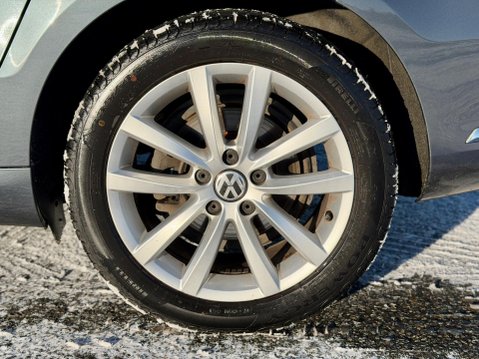 Volkswagen Passat 2.0 TDI BlueMotion Tech Executive Euro 5 (s/s) 5dr 19