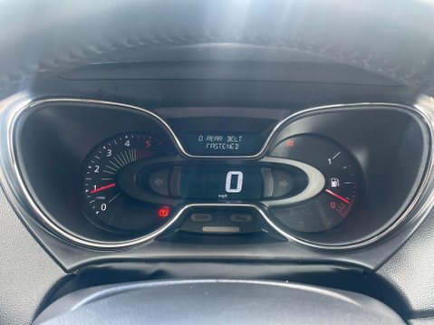 Renault Captur 1.5 dCi ENERGY Signature Nav Euro 6 (s/s) 5dr 28