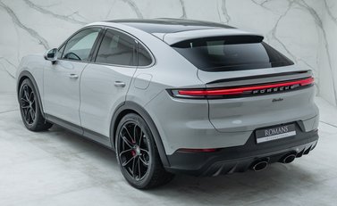 Porsche Cayenne TURBO E-HYBRID COUPE 12