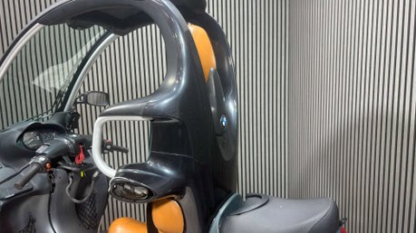 BMW C1 2002 ONLY 8K 1 OWNER GREAT LOOKING SCOOTER 125CC WITH A ROOF!! 19
