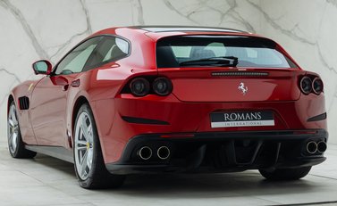 Ferrari GTC4 Lusso V12 10