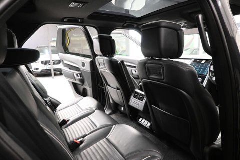 Land Rover Discovery 3.0 Discovery R-Dynamic HSE D MHEV Auto 4WD 5dr 14