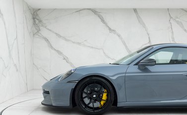 Porsche 911 (992) GT3 Touring 28