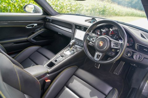 Porsche 911 TURBO S PDK 10