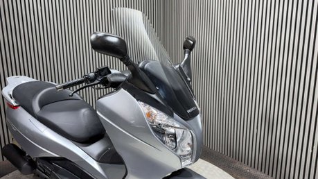 Honda Fes SILVERWING 2008 ONLY 415 MILES 1 OWNER MOT OCTOBER 2027 125CC 8