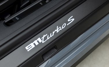 Porsche 911 Turbo S Cabriolet (992) 14