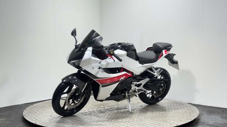 Hyosung GD 2016 ONLY 1K VERY CLEAN LIGHT WEIGHT SPORTS BIKE 250CC NEW MOT 5