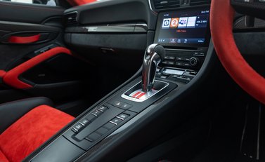 Porsche 911 (991) GT2 RS Weissach 24