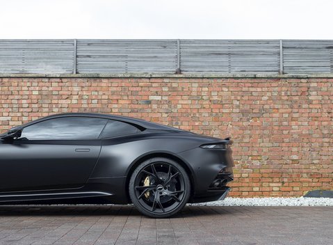 Aston Martin DBS Superleggera 33