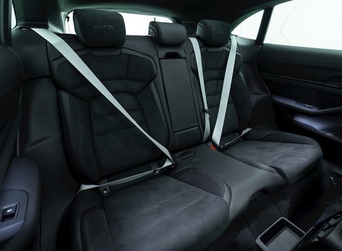 Porsche Taycan GTS Sport Turismo 12