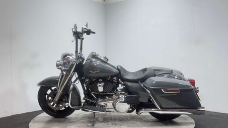 Harley-Davidson Touring 1745 FLHR ROADKING 2017 8K CUSTOM BAGGER MOT 1 OFF BIKE 4