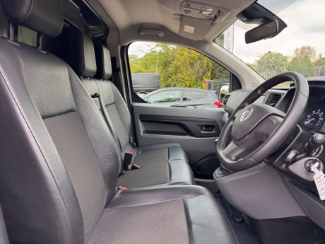 Vauxhall Vivaro 1.5 Vivaro 2700 Sportive S/S 31