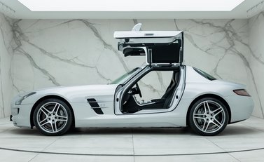 Mercedes-Benz SLS AMG 5