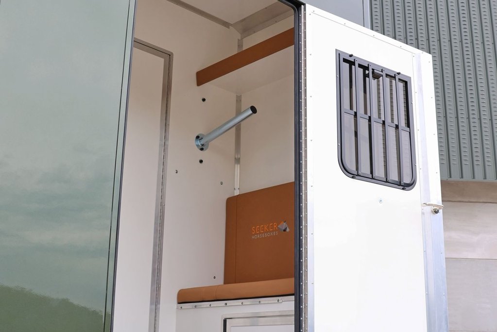 Renault Master BRAND NEW 3.5 TON STALLION BUILD EXTREME HEAVY DUTY HORSEBOX FROM SEEKER  25